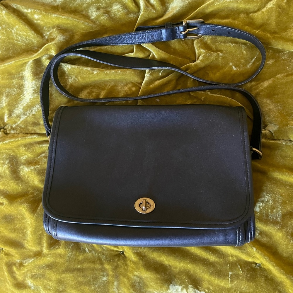 ✨SOLD✨VINTAGE COACH Black Leather 9812 Ridgefield Flap Turn Lock Shoulder Bag